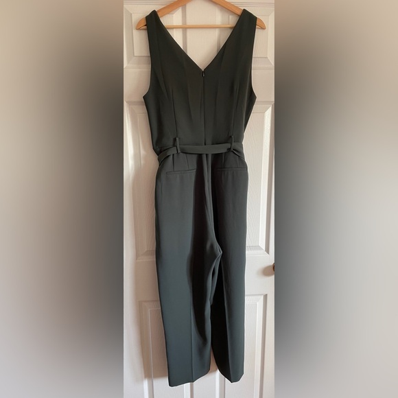 Cropped leg pleated romper with belt - Picture 9 of 13